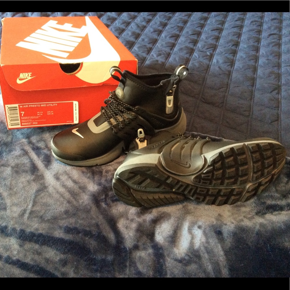 NWB Nike Air Presto mid calf